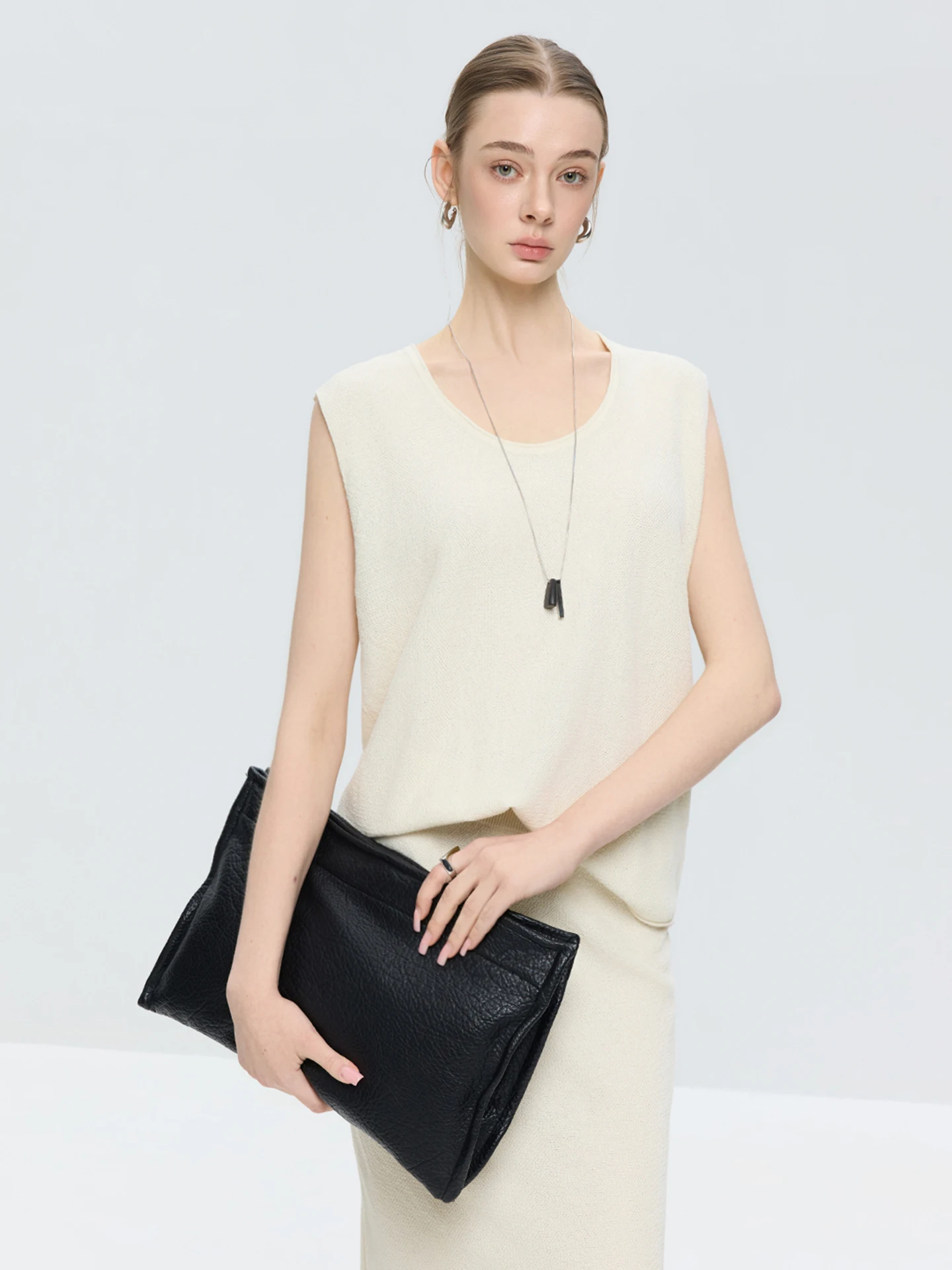 LUR Women's Sleeveless Tank Top with Wide Strap Breathable Base Layer Inner Wear Loose Fit round Neck Three Acetate Fiber
LUR Women's Sleeveless Tank Top with Wide Strap Breathable Base Layer Inner Wear Loose Fit round Neck Three Acetate Fiber