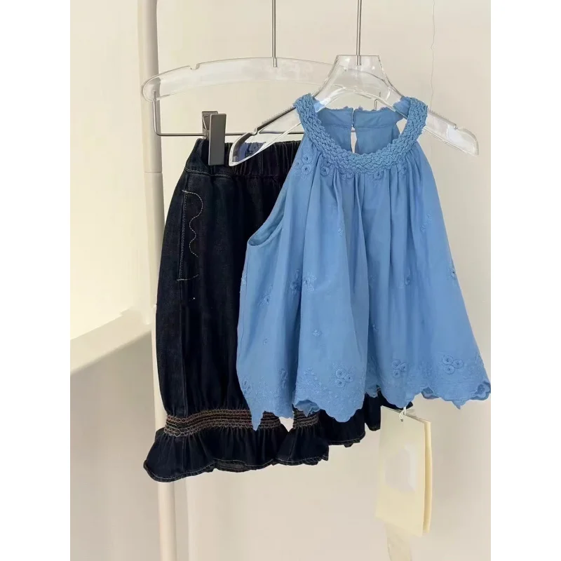 2025Spring Summer New Girls' Shirt and Jeans Set with Unique Style, Hollow Out Lace Trim, Blue Blouse and Suspender Pants
2025Spring Summer New Girls' Shirt and Jeans Set with Unique Style, Hollow Out Lace Trim, Blue Blouse and Suspender Pants