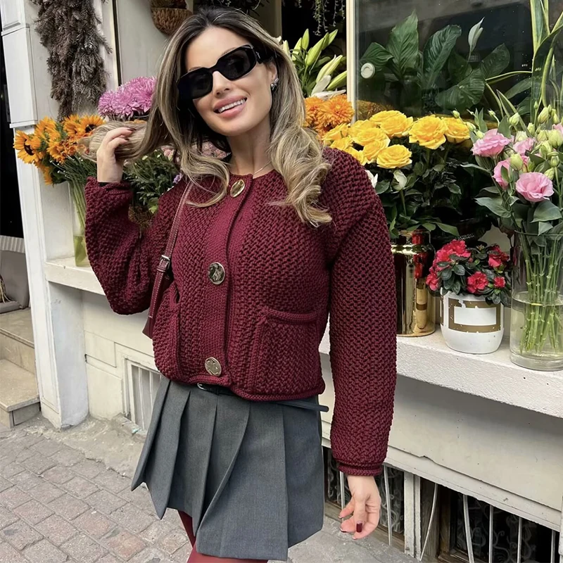 2025 Autumn Winter Knitted Cardigans for Women Casual Button Long Sleeve Female Sweater Fashion Loose Lady Cardigans Coat
2025 Autumn Winter Knitted Cardigans for Women Casual Button Long Sleeve Female Sweater Fashion Loose Lady Cardigans Coat