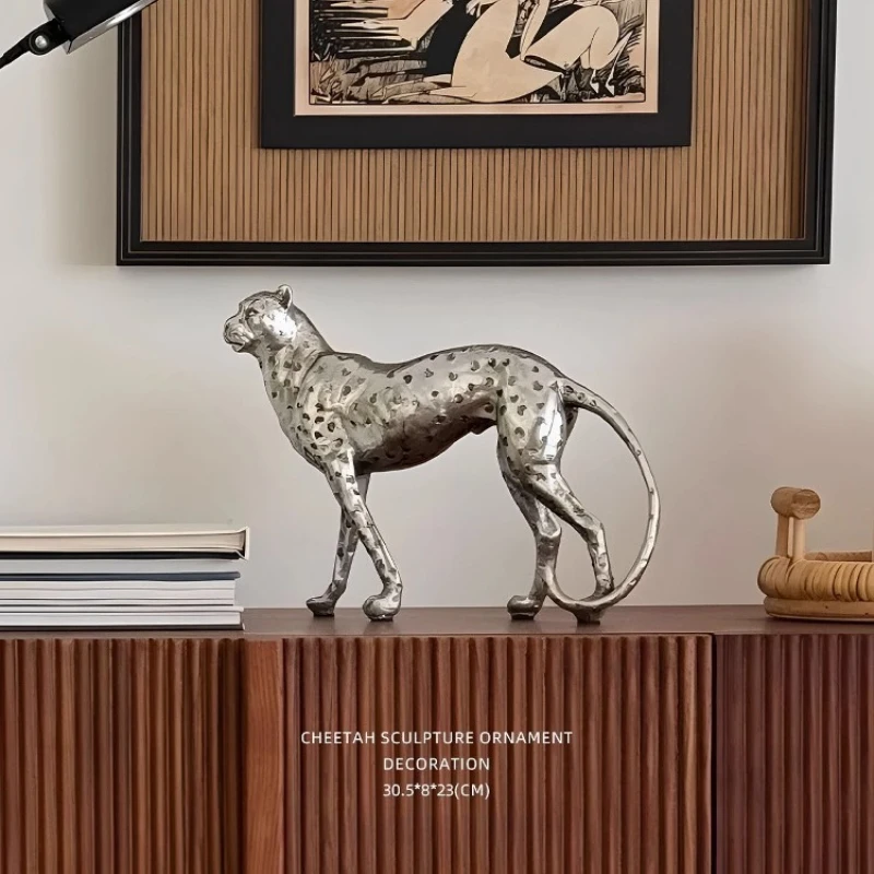 Light Luxury Home Decoration Medieval Silver Cheetah statue Desktop Gadgets Living Room Fashionable Art Bedroom Decoration Gift
Light Luxury Home Decoration Medieval Silver Cheetah statue Desktop Gadgets Living Room Fashionable Art Bedroom Decoration Gift