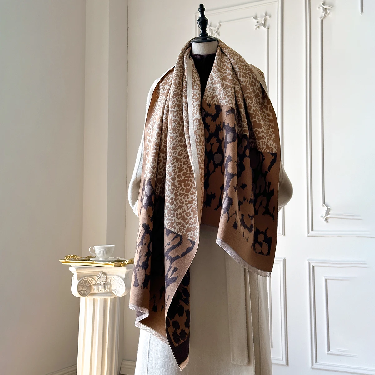 2025 Winter Leopard Print Imitation Cashmere Scarves for Women Soft Thick Shawls Wraps Pashmina Lady Warm Blanket Bufanda Scraf
2025 Winter Leopard Print Imitation Cashmere Scarves for Women Soft Thick Shawls Wraps Pashmina Lady Warm Blanket Bufanda Scraf