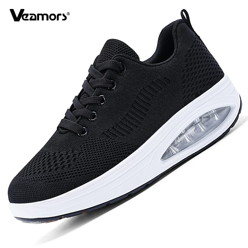 Модные сетчатые туфли для женщин на воздушной подушке, удобные, на танкетке, с защитой от скольжения, увеличивающие рост, повседневная обувь для прогулок и путешествий
Модные сетчатые туфли для женщин на воздушной подушке, удобные, на танкетке, с защитой от скольжения, увеличивающие рост, повседневная обувь для прогулок и путешествий