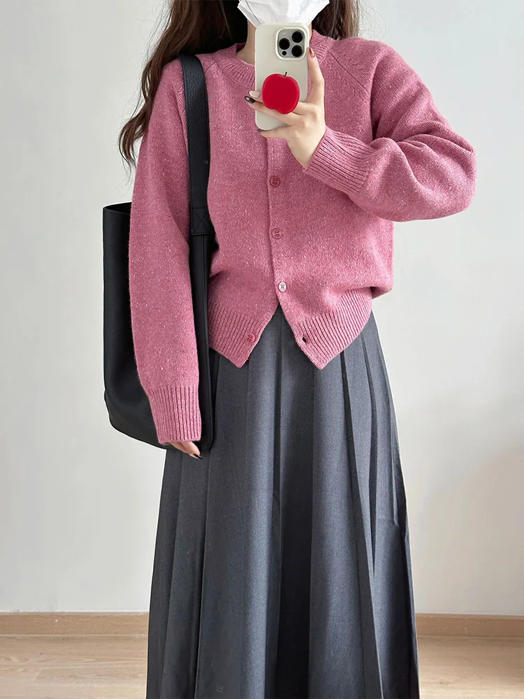 Winter Knitted Cardigan Sweater And f-length Pleated Skirt Two-piece Set Faionable Dr ey High-end Feeling
Winter Knitted Cardigan Sweater And f-length Pleated Skirt Two-piece Set Faionable Dr ey High-end Feeling