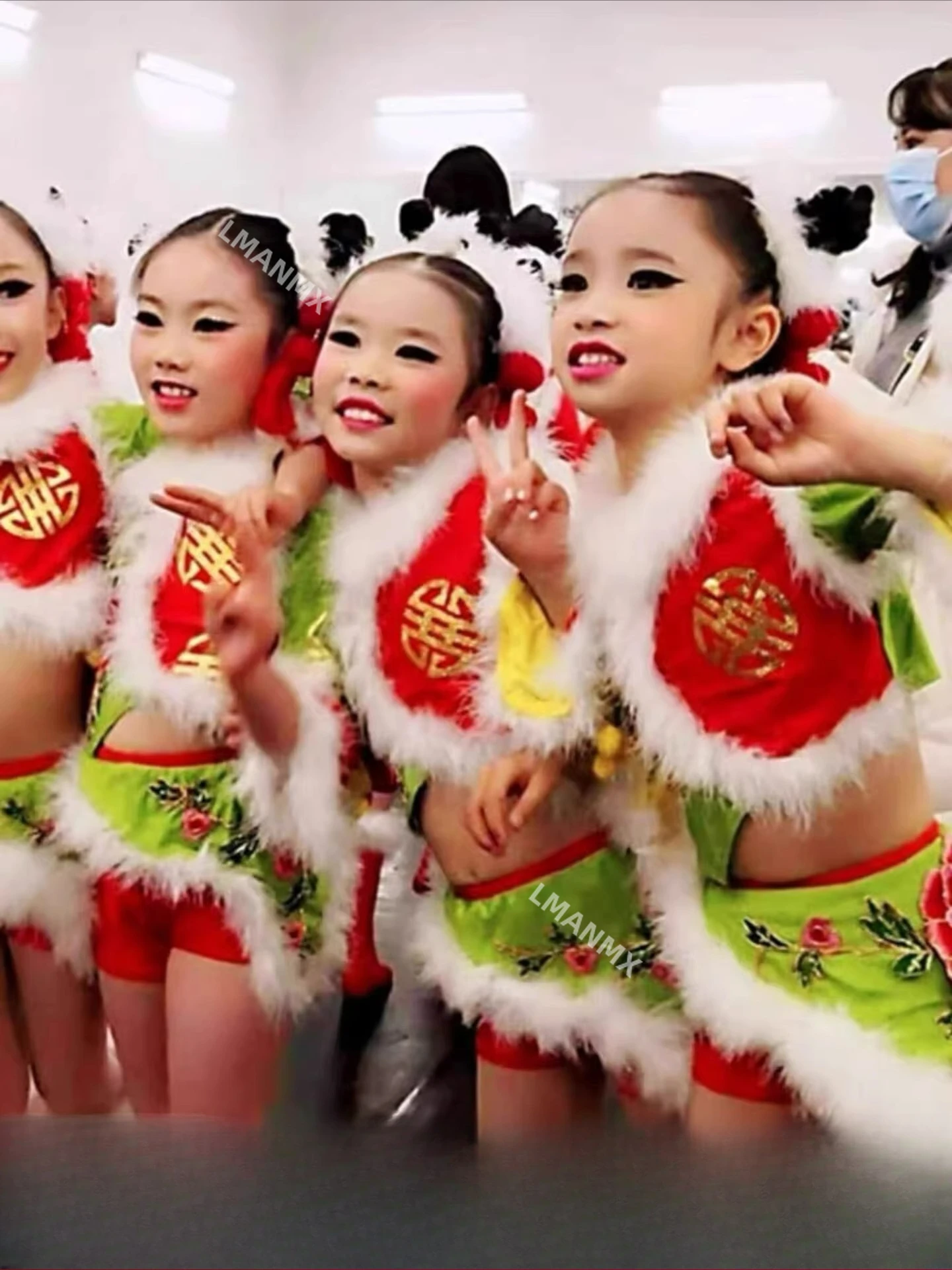 Drumming performance costume, children's single drum sound performance costume, festive ethnic song dance costume
Drumming performance costume, children's single drum sound performance costume, festive ethnic song dance costume