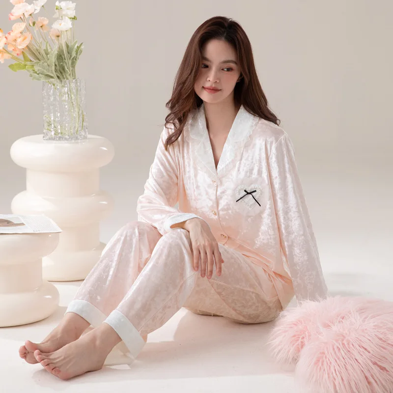 Golden Diamond Velvet Medium Warmth French Premium Velvet Home Clothes Women's Sleepwear Two Piece Set
Golden Diamond Velvet Medium Warmth French Premium Velvet Home Clothes Women's Sleepwear Two Piece Set