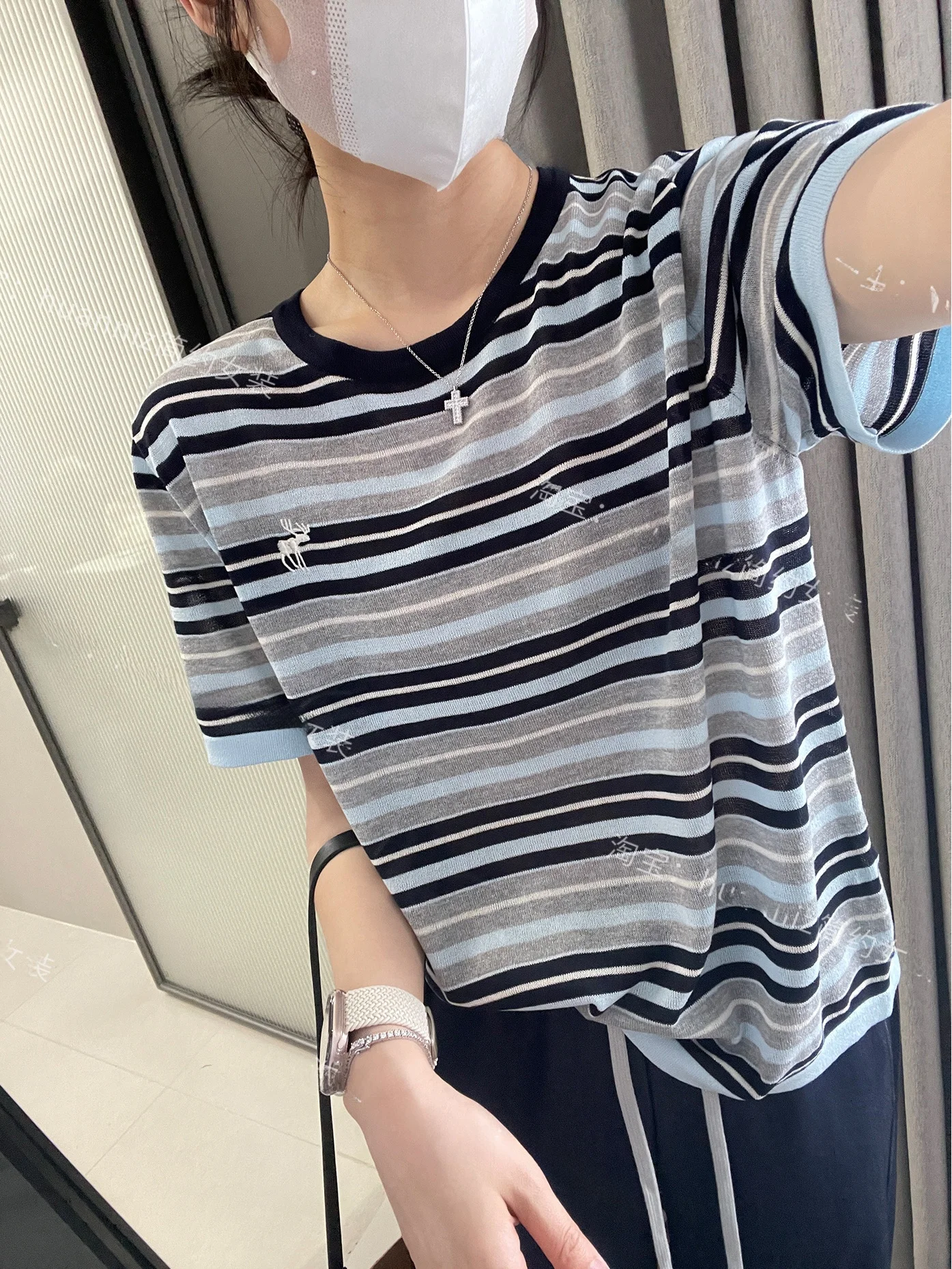 Elegant round Neck Short Sleeve Ice Silk Linen Knitted Top Women's Summer Fashionable Blue Stripe Embroidery Cotton Sweater
Elegant round Neck Short Sleeve Ice Silk Linen Knitted Top Women's Summer Fashionable Blue Stripe Embroidery Cotton Sweater