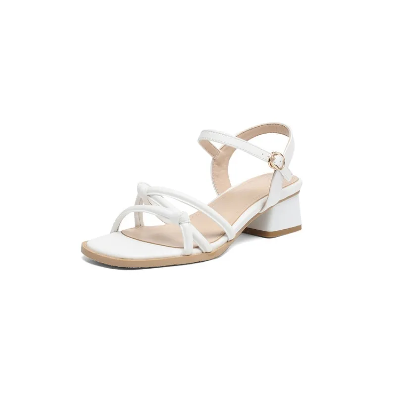 Женские свадебные туфли. Модные босоножки на каблуке. Толстый каблук. Тонкая полоска. Декоративный дизайн. Простой и элегантный.
Женские свадебные туфли. Модные босоножки на каблуке. Толстый каблук. Тонкая полоска. Декоративный дизайн. Простой и элегантный.