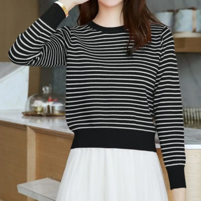 Autumn Winter Women's Striped Pullover Round Neck Screw Thread Long Sleeve Sweater Knitted Casual Undershirt Loose Elegant Tops
Autumn Winter Women's Striped Pullover Round Neck Screw Thread Long Sleeve Sweater Knitted Casual Undershirt Loose Elegant Tops