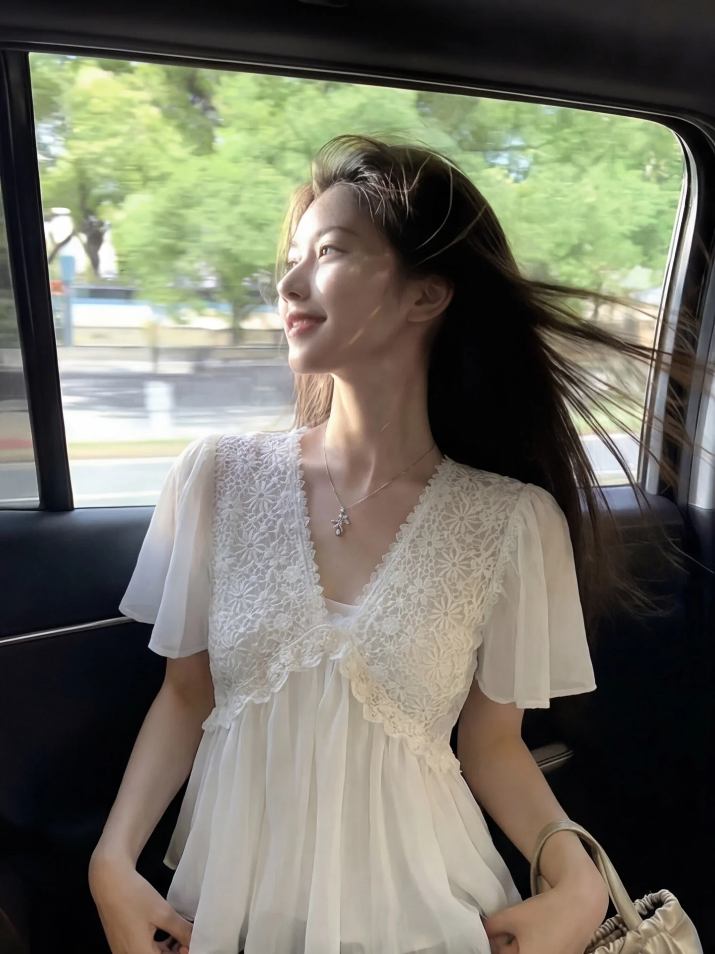 Elegant Lace Splicing V-Neck Shirt Women Summer Lace Hook Flower Broderie Anglaise Chiffon Blouse French Style Loose Fit Brea...
Elegant Lace Splicing V-Neck Shirt Women Summer Lace Hook Flower Broderie Anglaise Chiffon Blouse French Style Loose Fit Brea...