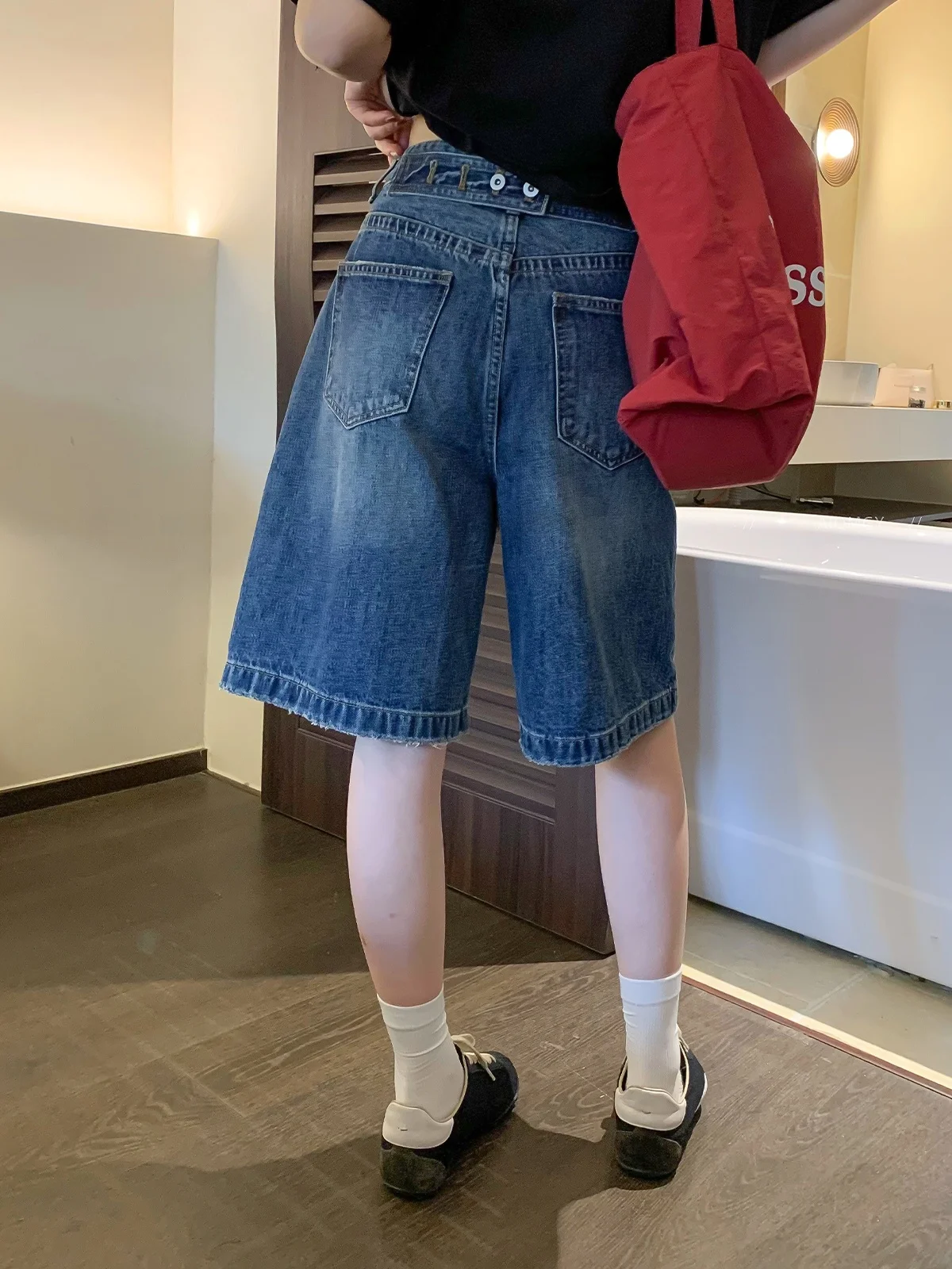 High Waist Wide Leg Blue Washed Denim Jeans Women's Summer New Loose Fit Five Tenths Pants Commute Style Casual Ladies Jeans
High Waist Wide Leg Blue Washed Denim Jeans Women's Summer New Loose Fit Five Tenths Pants Commute Style Casual Ladies Jeans