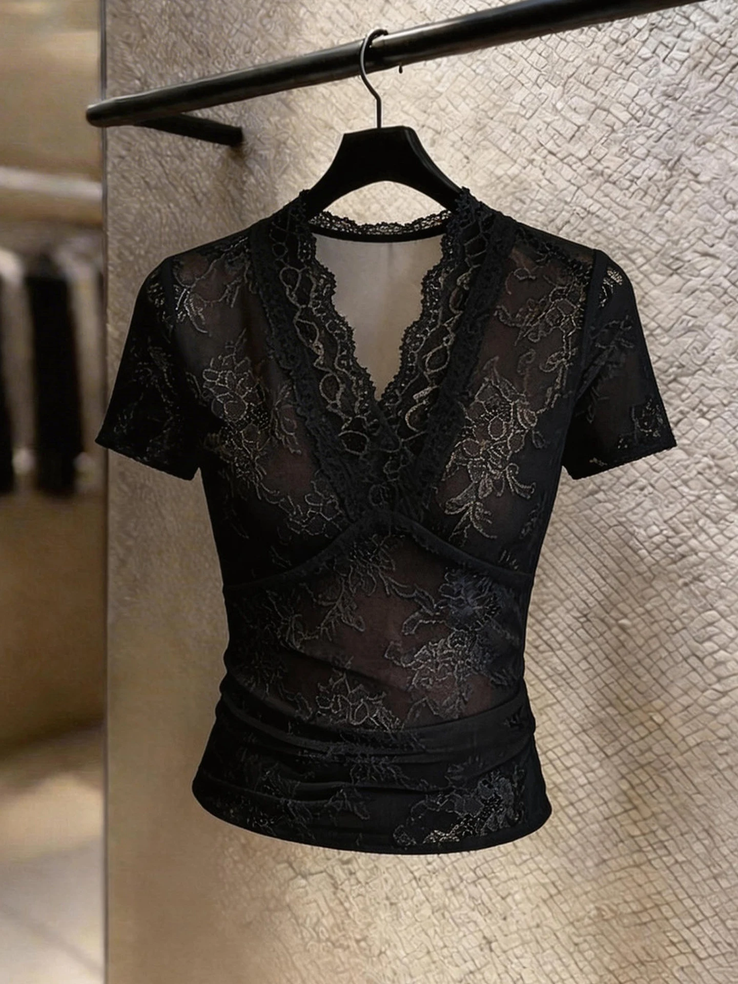 Elegant V-Neck Fashionable Top Skin-Friendly Casual Base Shirt Versatile Summer Anti-Aging Bottoming Korean Style Straight Cut
Elegant V-Neck Fashionable Top Skin-Friendly Casual Base Shirt Versatile Summer Anti-Aging Bottoming Korean Style Straight Cut