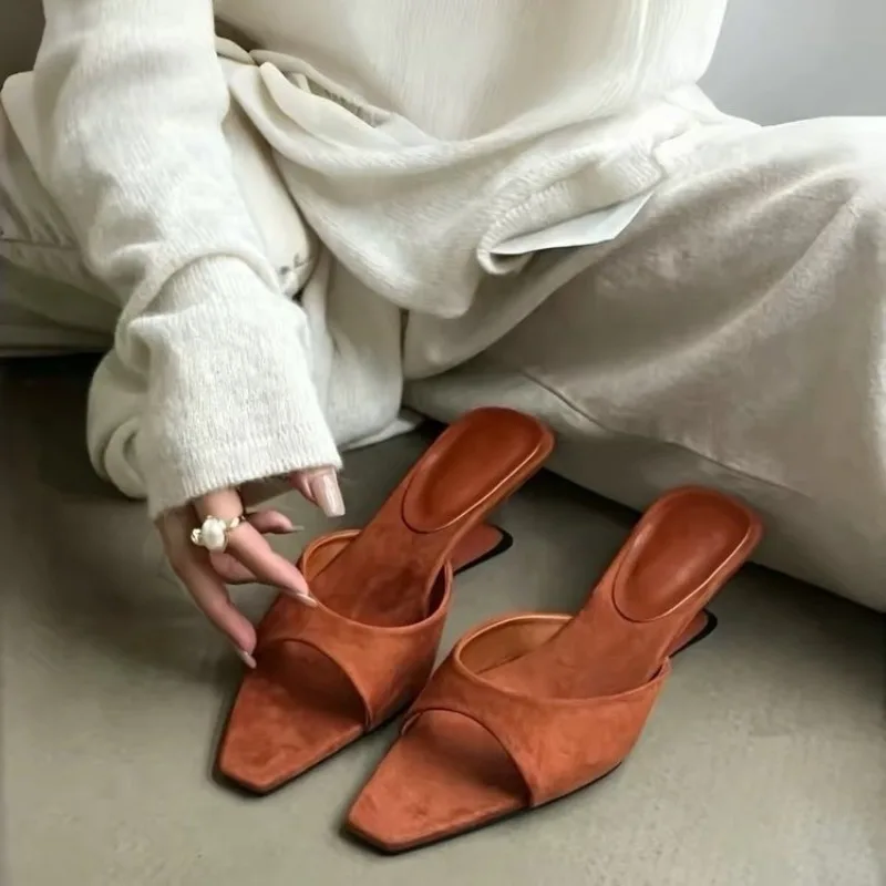 French Suede Women Summer Outwear Fashion Slippers Versatile Wedge Heel Casual Heightened Sandals and Slippers
French Suede Women Summer Outwear Fashion Slippers Versatile Wedge Heel Casual Heightened Sandals and Slippers