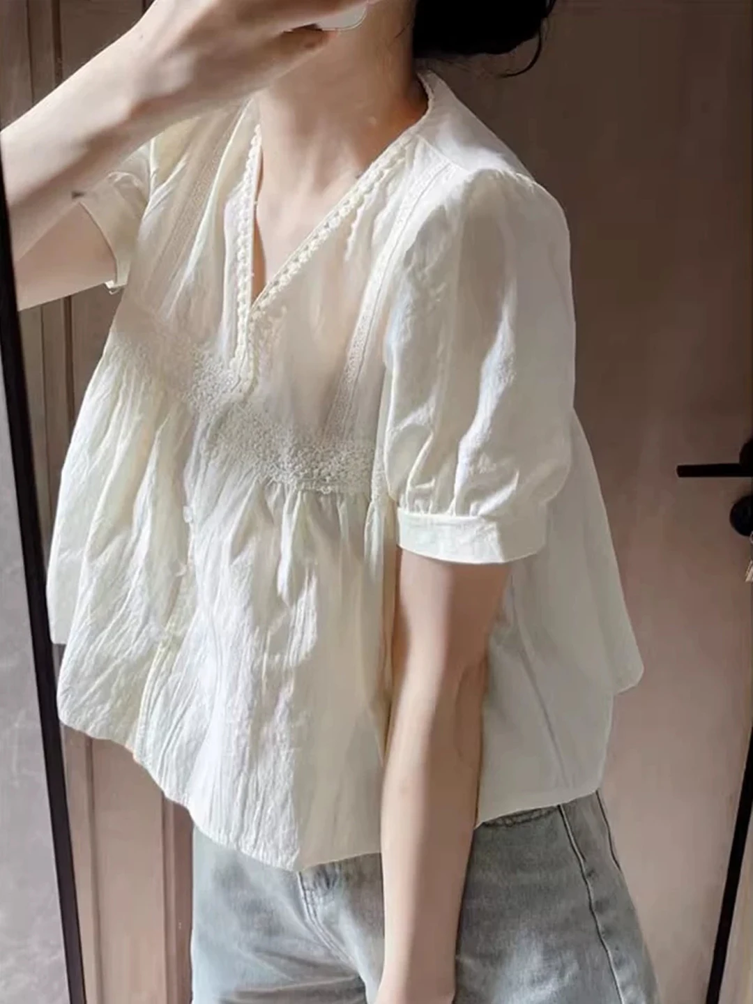Chic Fashionable V-Neck Doll Shirt Short Sleeve Bubble Sleeve Blouse Breathable Skin-Friendly Spring Summer Women's Top
Chic Fashionable V-Neck Doll Shirt Short Sleeve Bubble Sleeve Blouse Breathable Skin-Friendly Spring Summer Women's Top