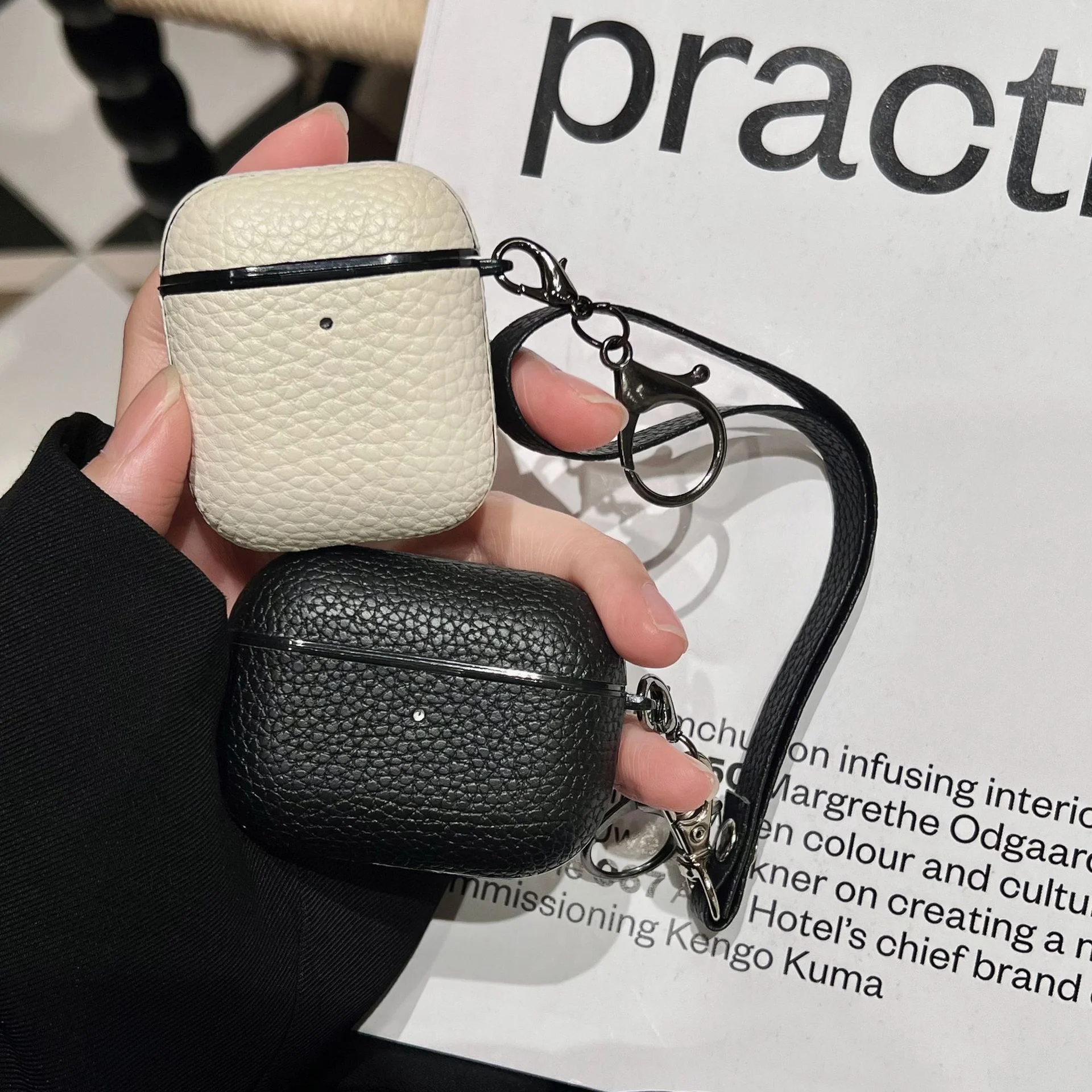 Wireless Bluetooth Headphone Cover, Suitable for AirPods 2 Generation, Solid Color, Anti Drop, Hand Prevent Pro2 Generation
Wireless Bluetooth Headphone Cover, Suitable for AirPods 2 Generation, Solid Color, Anti Drop, Hand Prevent Pro2 Generation