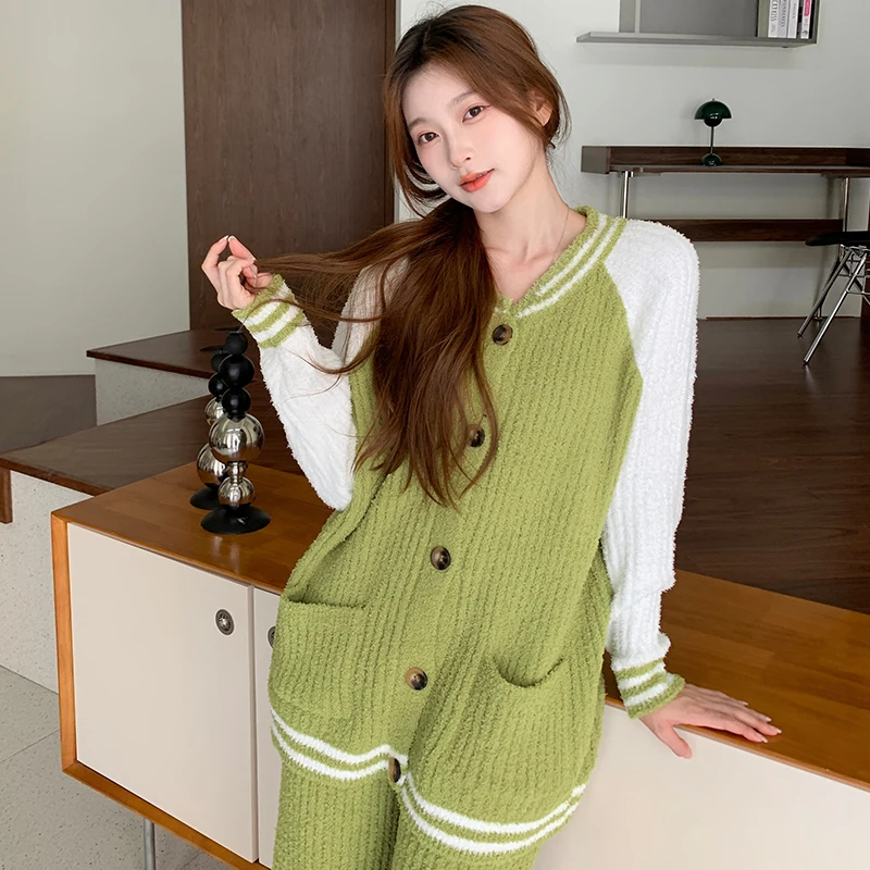 Women's Autumn and Winter One Side Velvet Baseball Uniform Cardigan 2 Piece Set
Women's Autumn and Winter One Side Velvet Baseball Uniform Cardigan 2 Piece Set