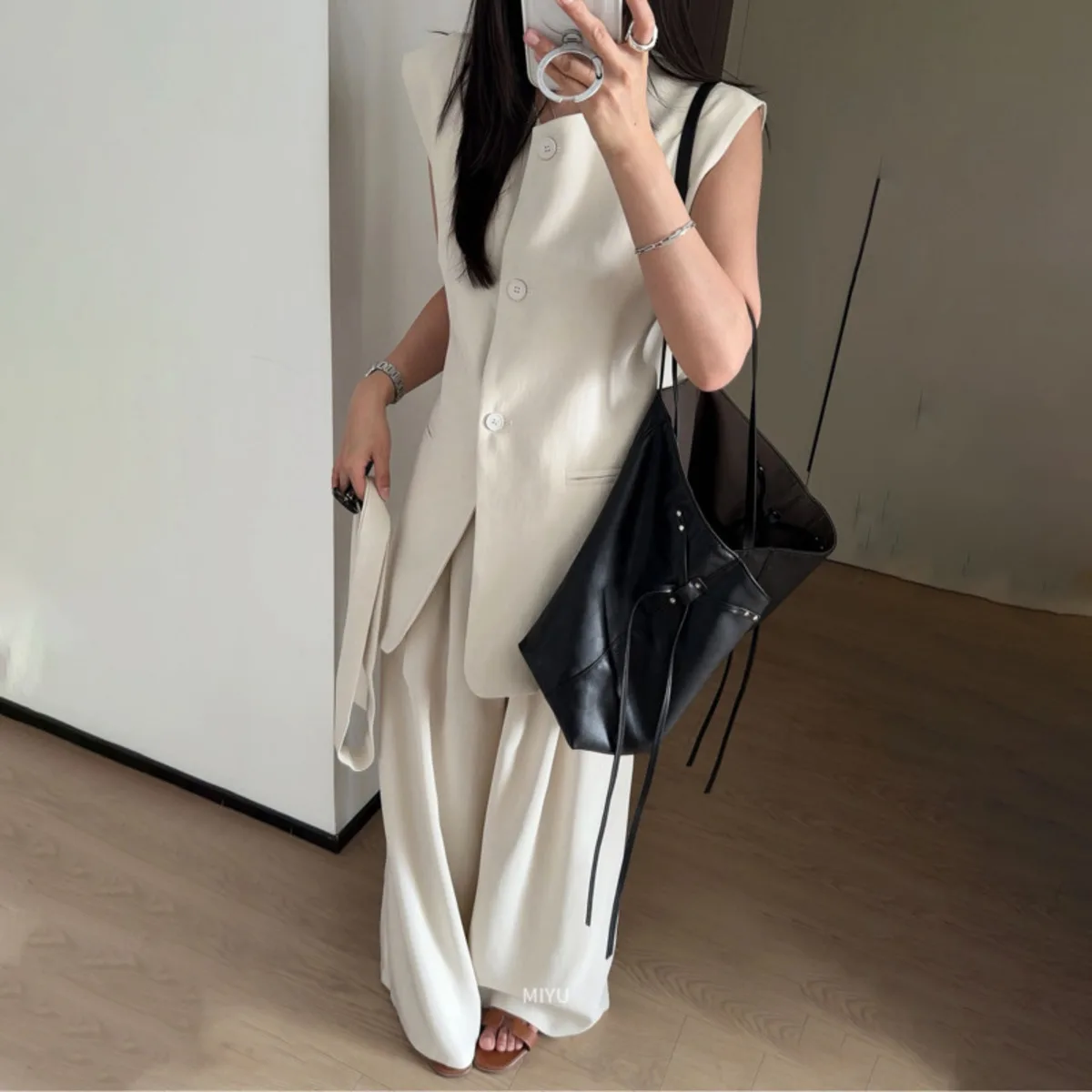VTKW 2026 New Arrival Women Two Piece Pants Set Sleeveless Vest Blazer Button Front High Waist Wide Leg Trousers Chic Outfit
VTKW 2026 New Arrival Women Two Piece Pants Set Sleeveless Vest Blazer Button Front High Waist Wide Leg Trousers Chic Outfit