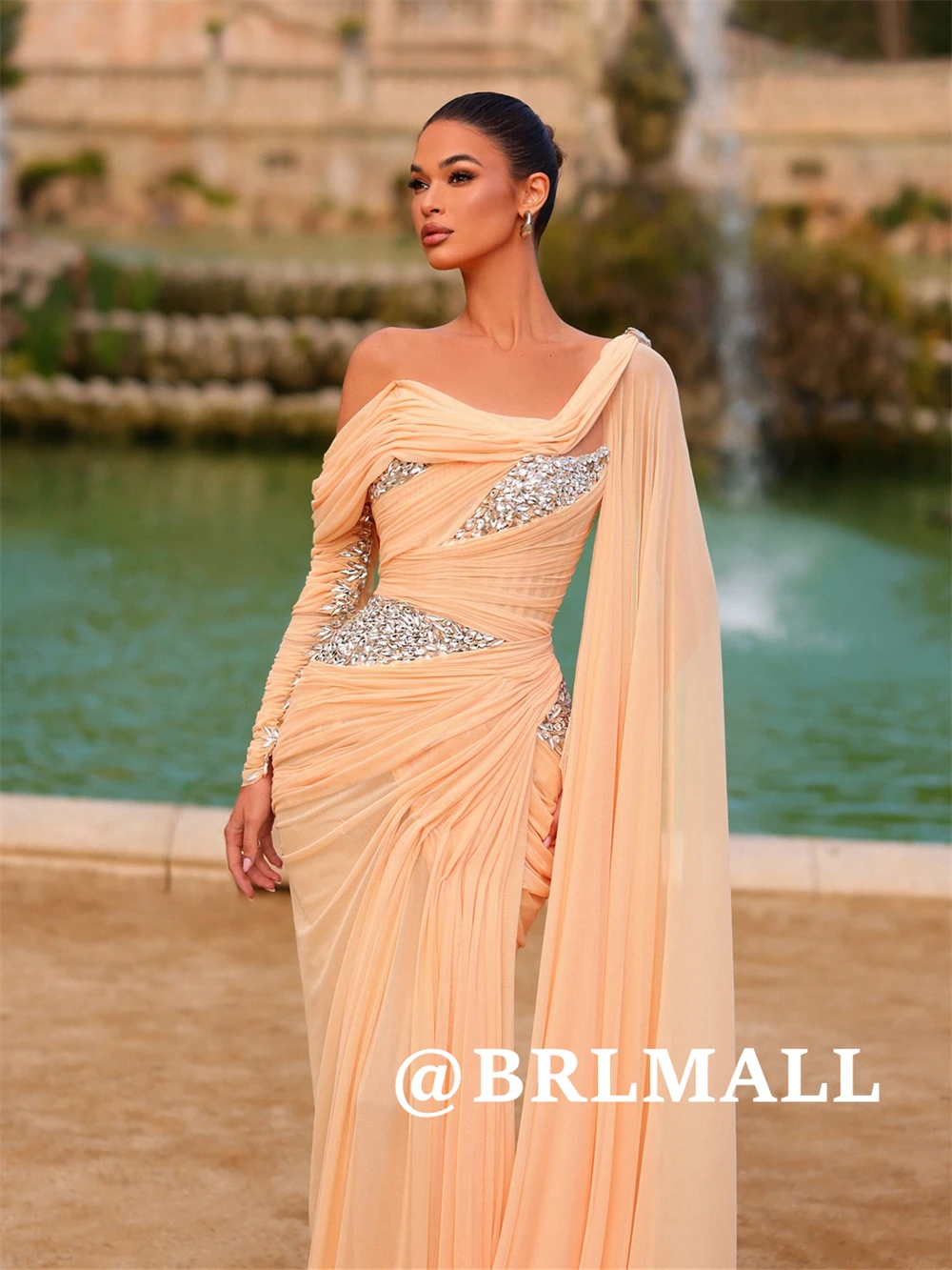 Soft Chiffon Chic Pleated Evening Dress With Side Cape Modern Corset Charming Crystals Cocktail Gown Customized Special Occasion
Soft Chiffon Chic Pleated Evening Dress With Side Cape Modern Corset Charming Crystals Cocktail Gown Customized Special Occasion