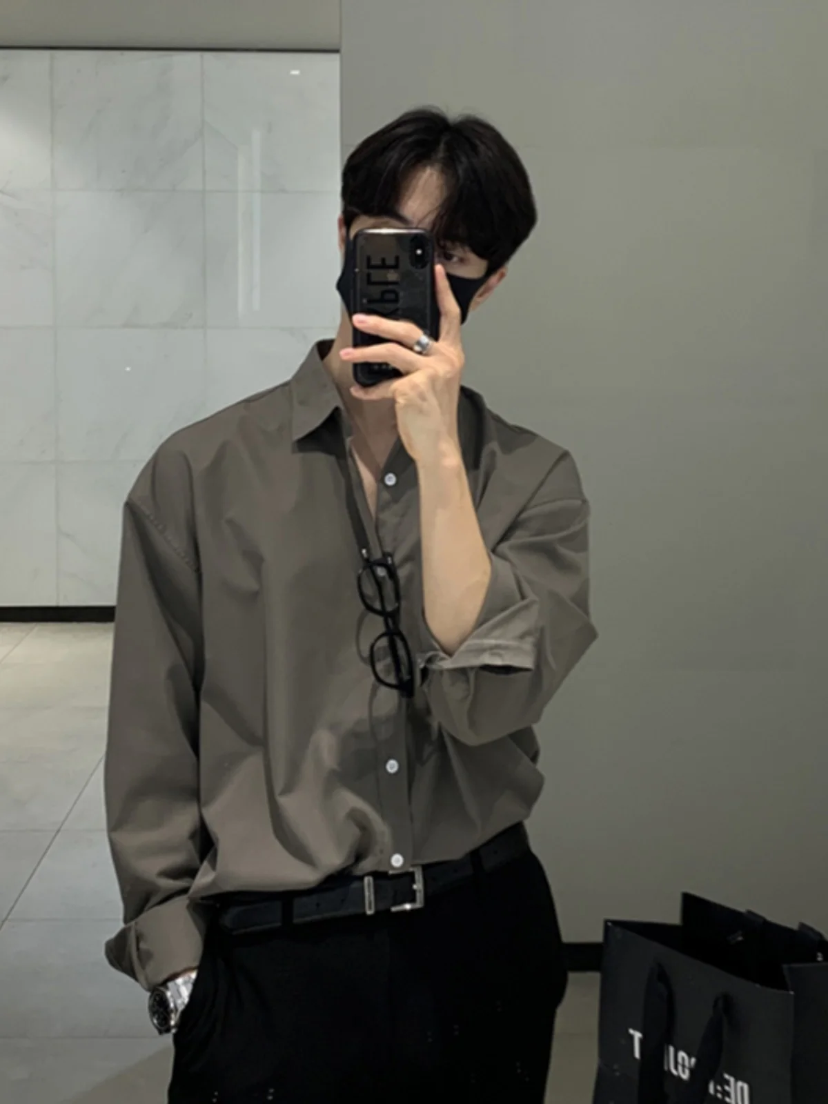 Мужская классическая однотонная рубашка свободного кроя для повседневной носки, весна-осень, молодежная, модная
Мужская классическая однотонная рубашка свободного кроя для повседневной носки, весна-осень, молодежная, модная