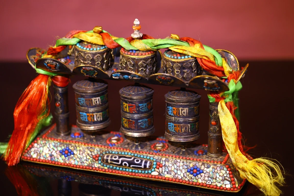 10"Tibetan Temple Collection Old Purple Bronze Mosaic Gem gZi Beads Shell Prayer Wheel Old Scripture Worship Hall Town house
10"Tibetan Temple Collection Old Purple Bronze Mosaic Gem gZi Beads Shell Prayer Wheel Old Scripture Worship Hall Town house