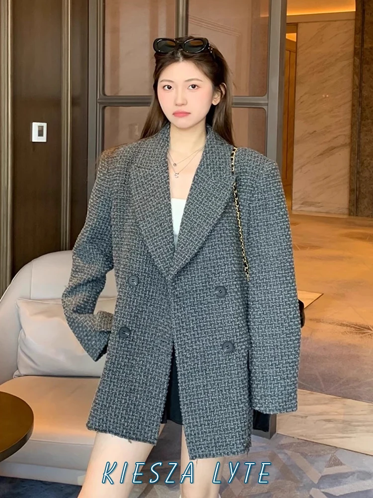 Fashion High Quality Luxury Grey Wool Blazers 2024 Autumn Winter Streetwear Delicate Texture Design Tweed Jackets Women Coats
Fashion High Quality Luxury Grey Wool Blazers 2024 Autumn Winter Streetwear Delicate Texture Design Tweed Jackets Women Coats