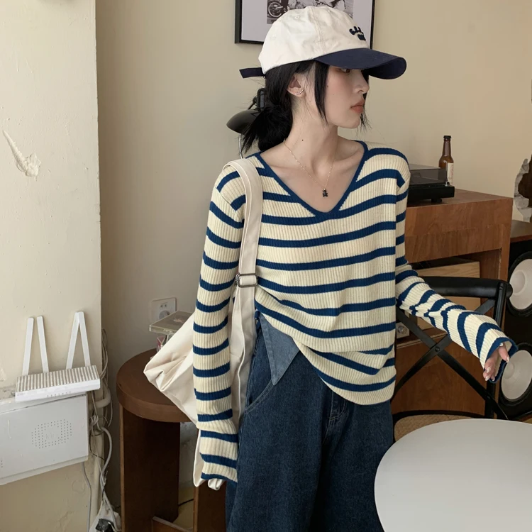 High-End Knitted Long Sleeve Small V-Neck Sweater Base Shirt Inner Wear Commute Style Korean Version Regular Length
High-End Knitted Long Sleeve Small V-Neck Sweater Base Shirt Inner Wear Commute Style Korean Version Regular Length