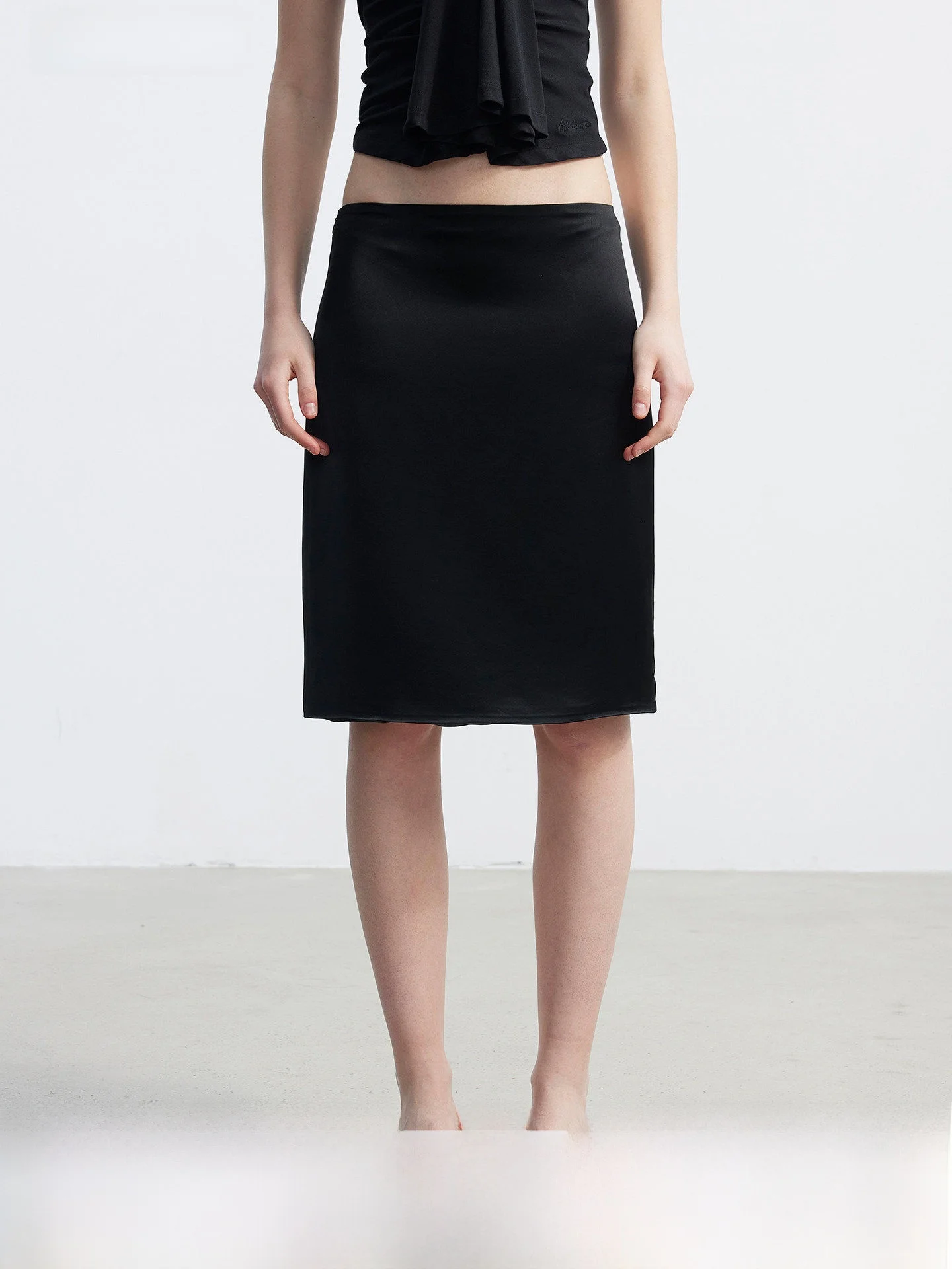 AFTADAWN Acetate Satin Draped Low Waist Knee-Length Wrap Skirt Midi Half-length Skirts Women's Fashion Spring Summer 2026
AFTADAWN Acetate Satin Draped Low Waist Knee-Length Wrap Skirt Midi Half-length Skirts Women's Fashion Spring Summer 2026