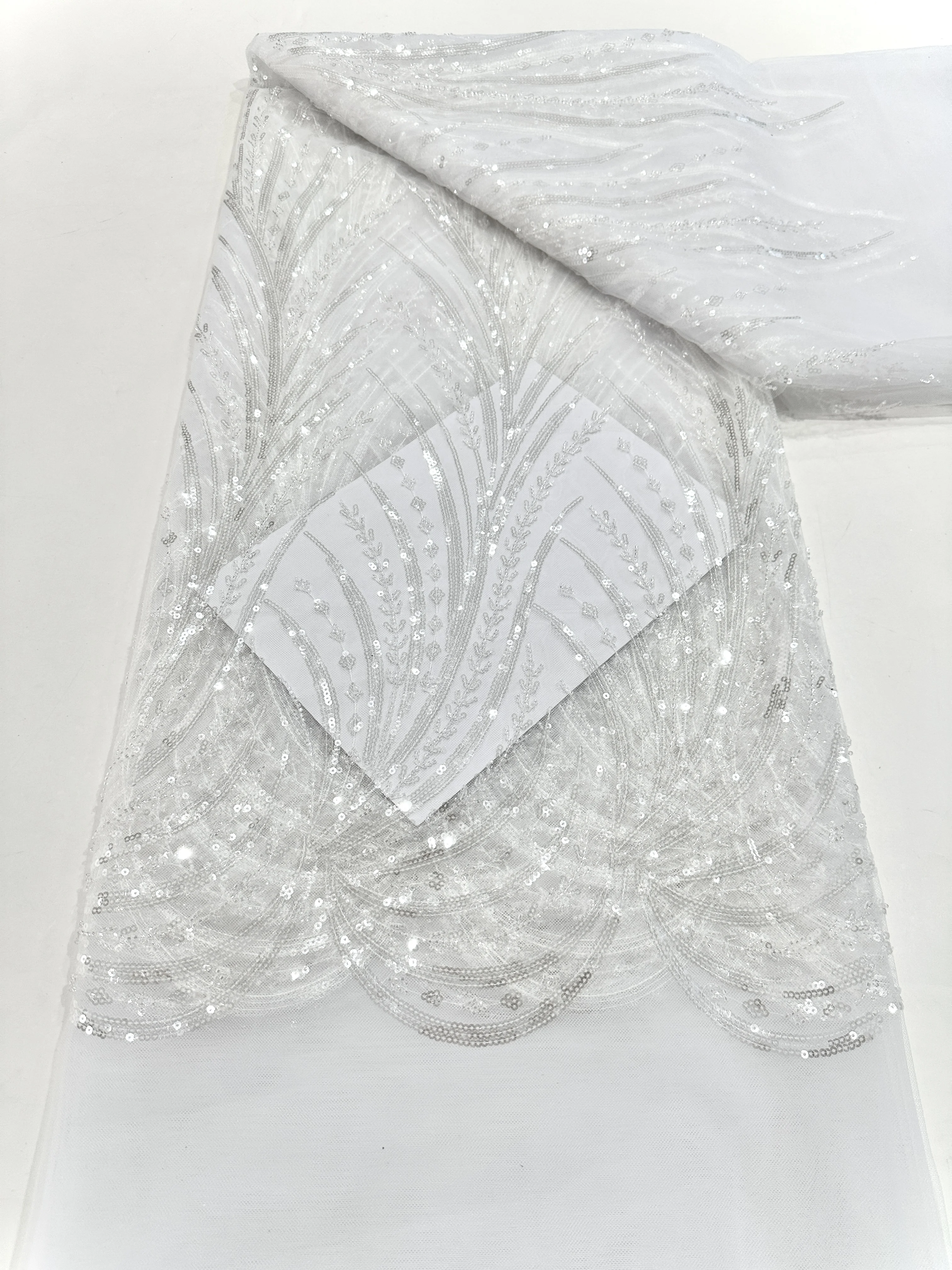 2025 Luxury French Sequins Lace Fabric Tube Beads African Nigerian Embroidered Tulle Mesh Lace Fabric For Wedding Dress Sewing
2025 Luxury French Sequins Lace Fabric Tube Beads African Nigerian Embroidered Tulle Mesh Lace Fabric For Wedding Dress Sewing