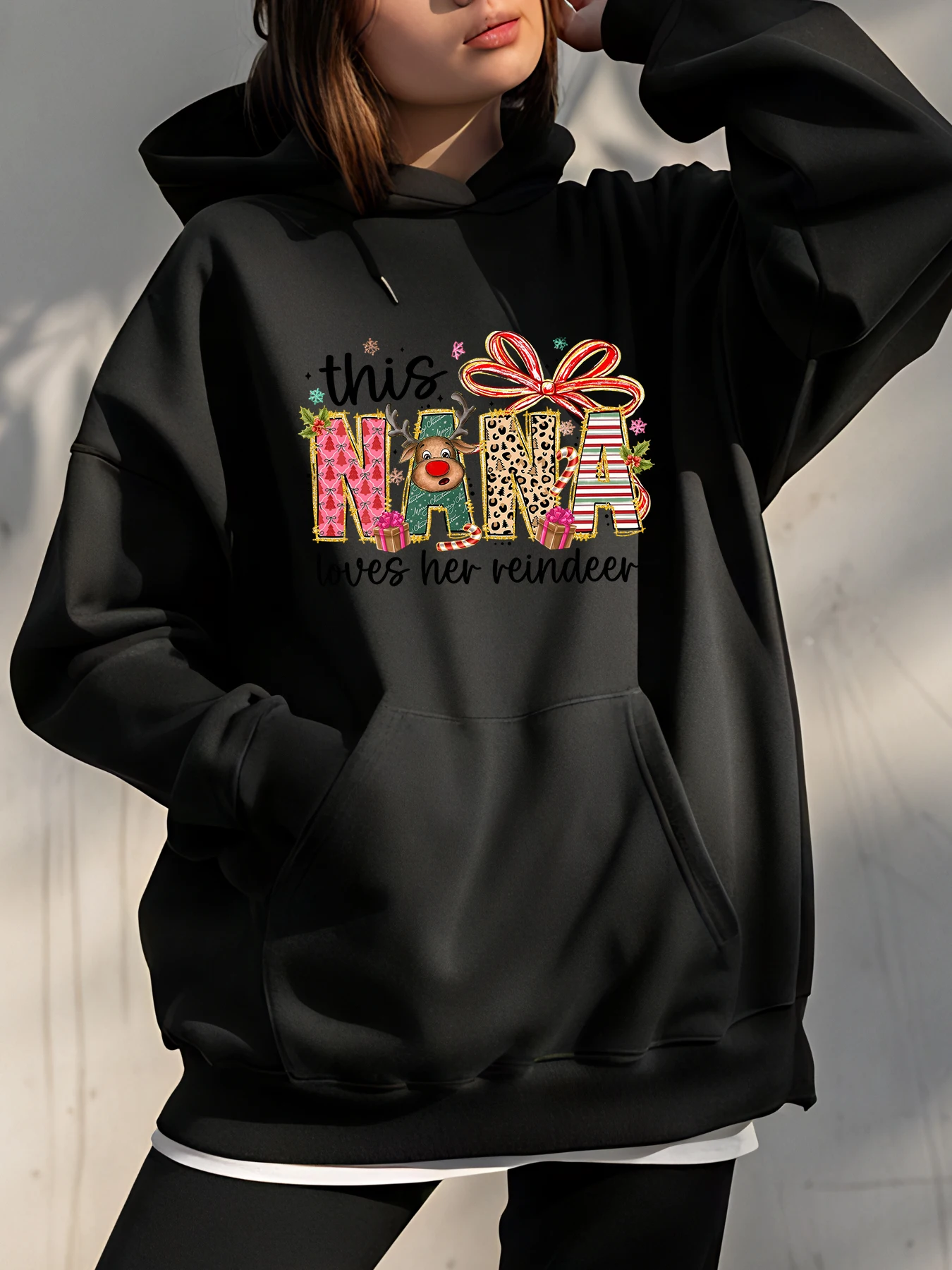 Рождественская толстовка с капюшоном This Nana Loves Her, женская повседневная толстовка с принтом оленей, праздничный подарок для бабушки
Рождественская толстовка с капюшоном This Nana Loves Her, женская повседневная толстовка с принтом оленей, праздничный подарок для бабушки