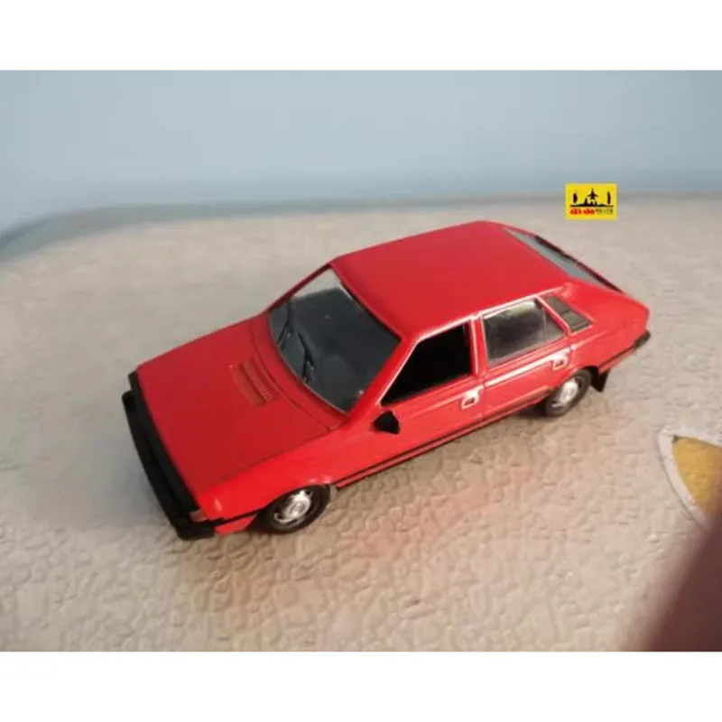 IST Diecast Alloy 1/43 1978 Soviet FSO Polonez MR87 Car Model Blue Adult Classic Collection Static Display Gift Souvenir Boy Toy
IST Diecast Alloy 1/43 1978 Soviet FSO Polonez MR87 Car Model Blue Adult Classic Collection Static Display Gift Souvenir Boy Toy