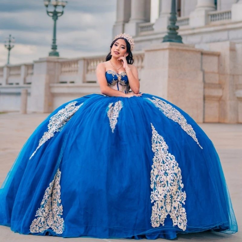 Королевское синее блестящее платье Quinceanera с открытыми плечами, бальное платье Sweet 16, платье с аппликацией, кружево, бисер, кристалл, бант, тюль, день рождения
Королевское синее блестящее платье Quinceanera с открытыми плечами, бальное платье Sweet 16, платье с аппликацией, кружево, бисер, кристалл, бант, тюль, день рождения