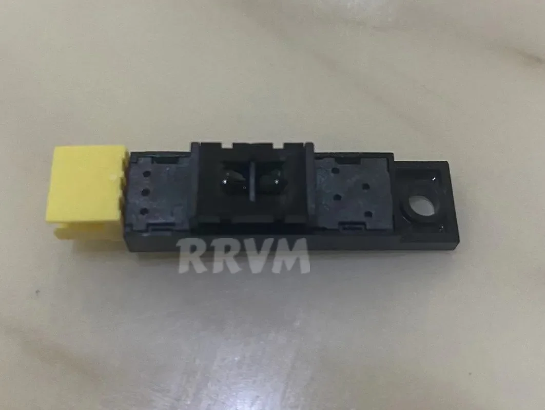 1PC New Original Roland LEC-540/EJ-640/FH-740/LEC-330/ VS640 SENSOR-INTERRUPTER GP2A25NJ-15099115
1PC New Original Roland LEC-540/EJ-640/FH-740/LEC-330/ VS640 SENSOR-INTERRUPTER GP2A25NJ-15099115
