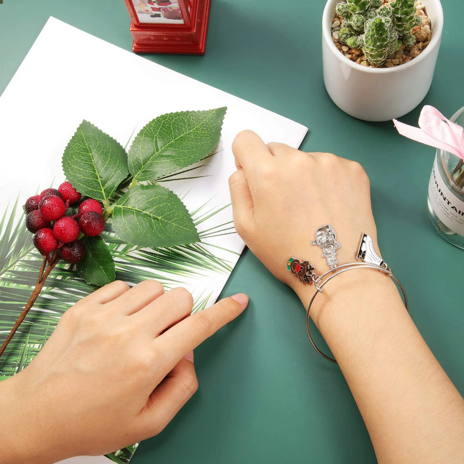 50Pcs Exquisite Retro Alloy Snowman Pendants Metal DIY Charms for Jewelry Making Christmas Hanging Decoration Snowman Pendant
50Pcs Exquisite Retro Alloy Snowman Pendants Metal DIY Charms for Jewelry Making Christmas Hanging Decoration Snowman Pendant