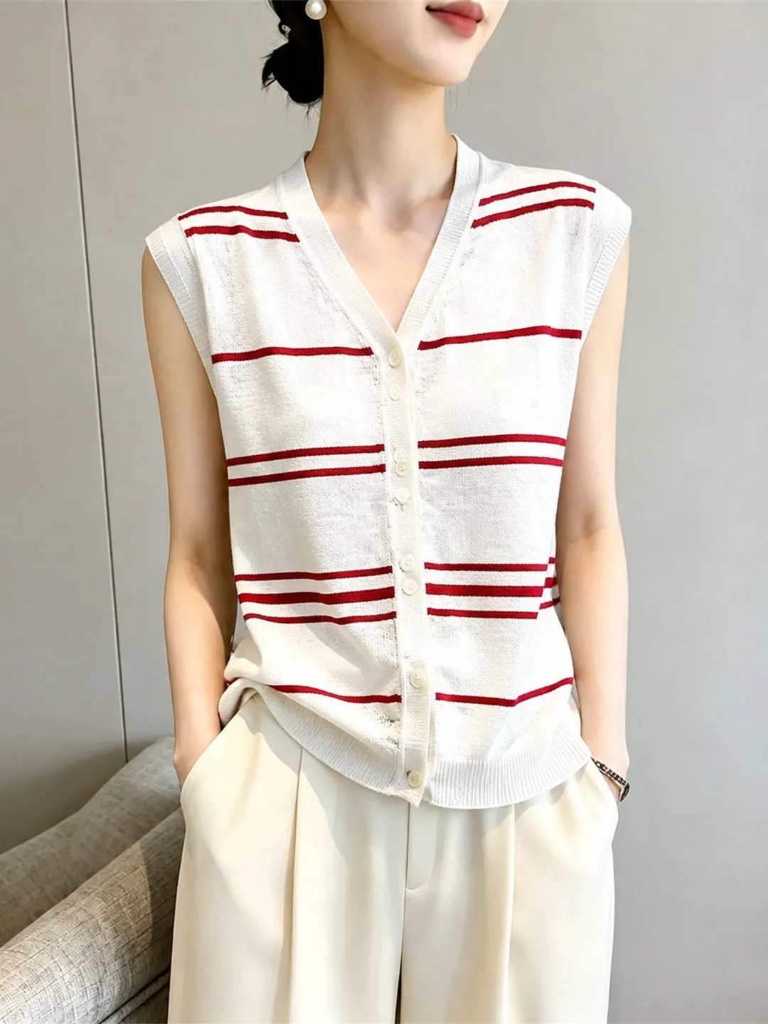 Korean Style V-Neck Striped Ice Silk Knitted Vest Sleeveless Commute Pure Color Versatile Top for Women Summer 2026
Korean Style V-Neck Striped Ice Silk Knitted Vest Sleeveless Commute Pure Color Versatile Top for Women Summer 2026