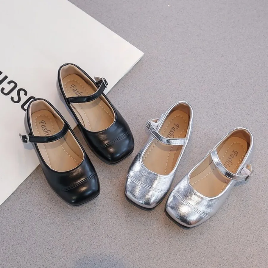 Children's simple and fashionable casual shoes 2026 British retro fashion trend Square-mouth retro style girls' single shoes
Children's simple and fashionable casual shoes 2026 British retro fashion trend Square-mouth retro style girls' single shoes