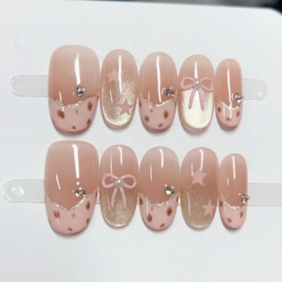 10pcs French Short Oval Handmade Fake Nail Art Leopard Print Tips Pink Nails Sets Press on Reusable Bow Rhinestone False Nails
10pcs French Short Oval Handmade Fake Nail Art Leopard Print Tips Pink Nails Sets Press on Reusable Bow Rhinestone False Nails