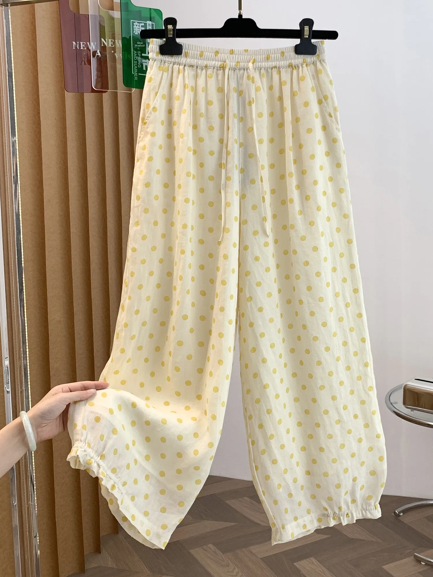 Casual Polka Dot Drapey Wide Leg Pants Women's plus Size Loose Fit High Waist Straight Tube Summer Trousers for Ladies
Casual Polka Dot Drapey Wide Leg Pants Women's plus Size Loose Fit High Waist Straight Tube Summer Trousers for Ladies