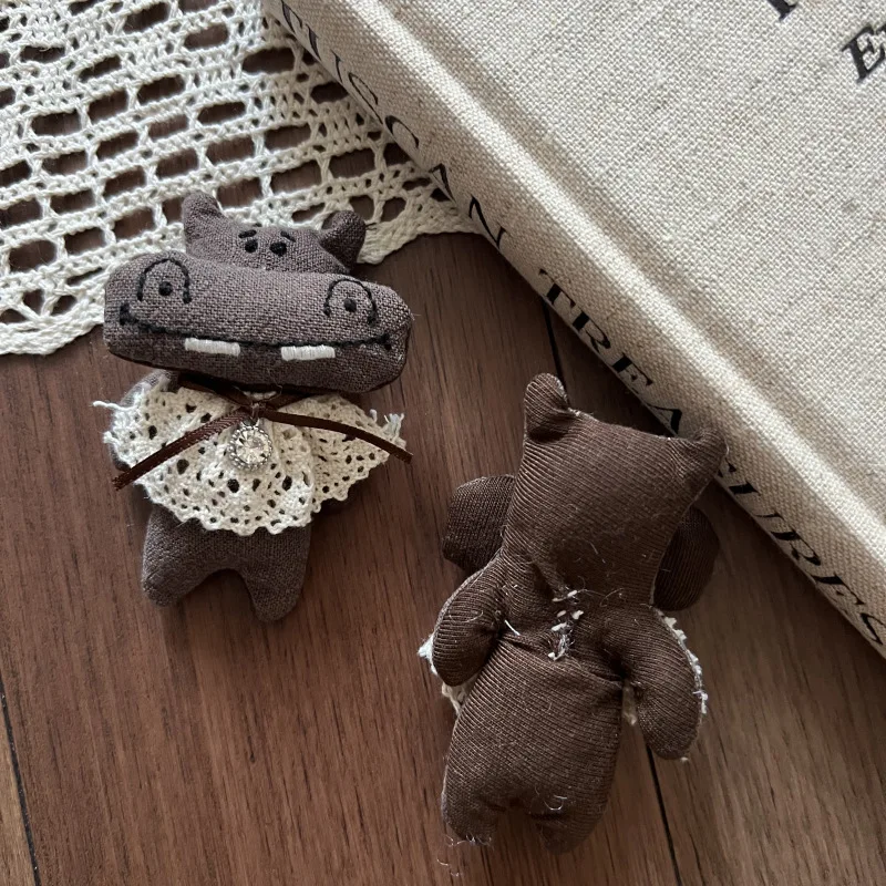 Big Mouth Hippo Fabric Craft for DIY Clothing Decoration Versatile Bag Accessory Brooch Pin Handmade High Quality
Big Mouth Hippo Fabric Craft for DIY Clothing Decoration Versatile Bag Accessory Brooch Pin Handmade High Quality