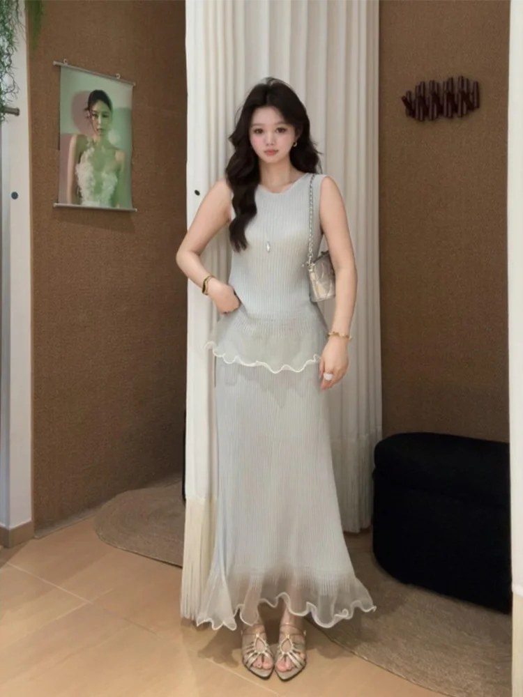 Summer New Women's Knitted Sleeveless Vest Top And Fish Tail Skirt Two-Piece Set Elegant Style Casual Wear Lightweight
Summer New Women's Knitted Sleeveless Vest Top And Fish Tail Skirt Two-Piece Set Elegant Style Casual Wear Lightweight