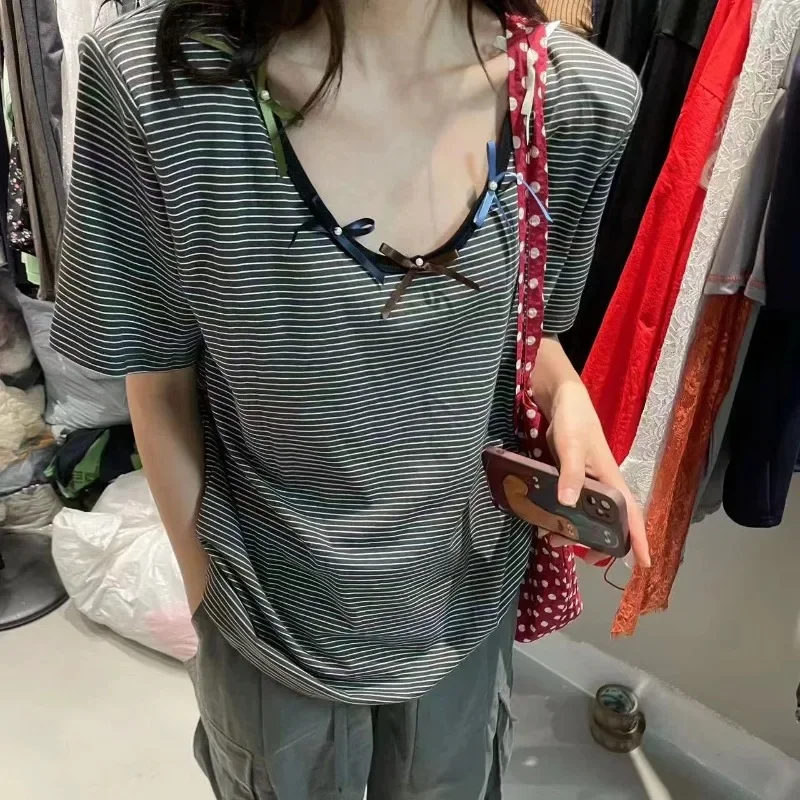 Bow V Neck Loose Tshirts Korean Striped Streetwear Camisetas Short Sleeve Women Tops Preppy Style Tees Y2k Elegant Casual
Bow V Neck Loose Tshirts Korean Striped Streetwear Camisetas Short Sleeve Women Tops Preppy Style Tees Y2k Elegant Casual