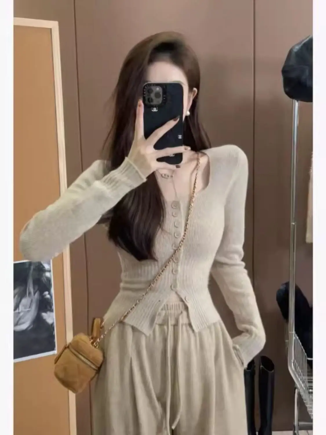Soft Korean Style Square Neck Knitted Cardigan Women's Slim Fit Short Length Fashionable Base Shirt Early Autumn Trendy Top
Soft Korean Style Square Neck Knitted Cardigan Women's Slim Fit Short Length Fashionable Base Shirt Early Autumn Trendy Top