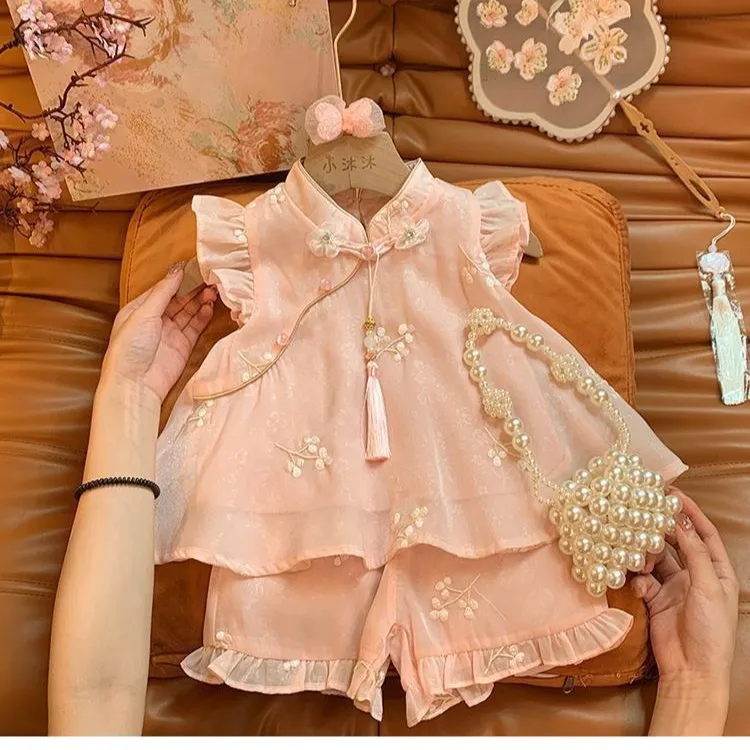 Girls Cheongsam Set Summer 2026 New Fashionable Girl Baby Chinese Style Sweet Shorts Two Piece Set Trendy
Girls Cheongsam Set Summer 2026 New Fashionable Girl Baby Chinese Style Sweet Shorts Two Piece Set Trendy