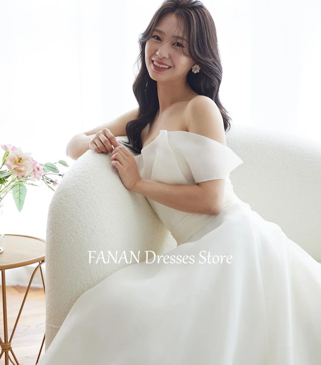 FANAN Korea Ivory Off the Shoulder Wedding Dresses 웨딩드레스 Short Sleeves Organza A-Line Simple Custom Made Bride Gowns Plus Size
FANAN Korea Ivory Off the Shoulder Wedding Dresses 웨딩드레스 Short Sleeves Organza A-Line Simple Custom Made Bride Gowns Plus Size