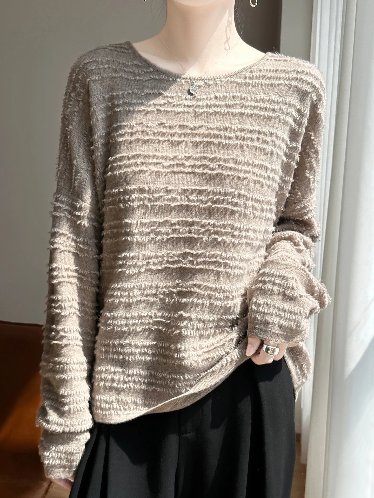 Light Luxury Woman 100% Merino Wool Sweater Elegant Autumn Winter Lady Knitted Pullover Long Sleeve Clothing Tops Loose Jumper
Light Luxury Woman 100% Merino Wool Sweater Elegant Autumn Winter Lady Knitted Pullover Long Sleeve Clothing Tops Loose Jumper