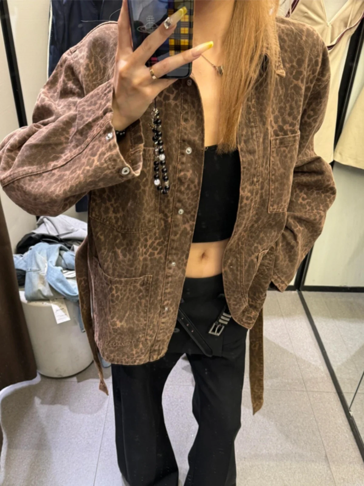 Женская свободная джинсовая куртка с леопардовым принтом в корейском стиле, весна-осень 2024, винтажная расклешенная верхняя одежда
Женская свободная джинсовая куртка с леопардовым принтом в корейском стиле, весна-осень 2024, винтажная расклешенная верхняя одежда