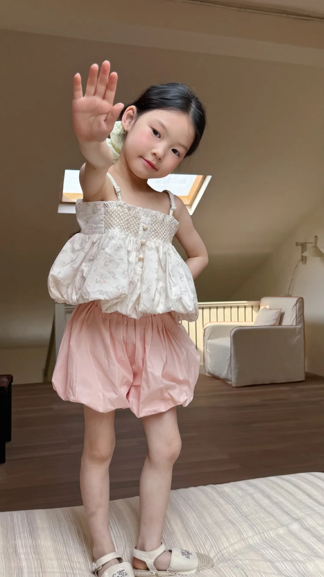Summer New Children's Korean Children's Clothing Girls' Floral Suspender Style Fluffy Suspender Vest Top
Summer New Children's Korean Children's Clothing Girls' Floral Suspender Style Fluffy Suspender Vest Top