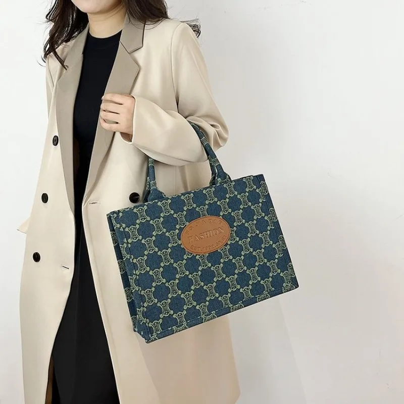 Luxury Women's Handbag Crossbody Bag Elegant Designer Diaper Bag Stylish Leather Tote For Commuter
Luxury Women's Handbag Crossbody Bag Elegant Designer Diaper Bag Stylish Leather Tote For Commuter