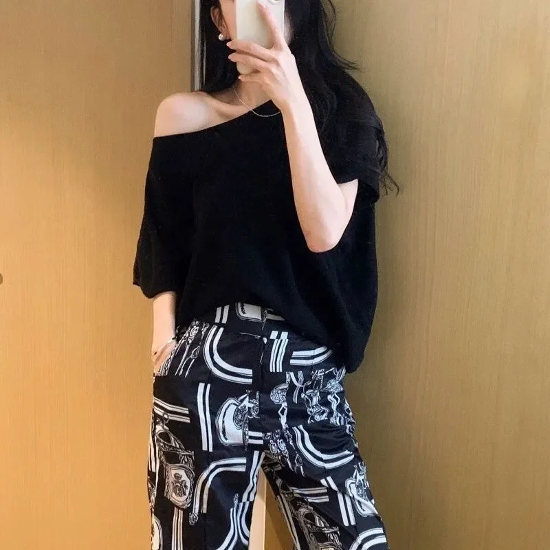 Slack Versatile Sexy Slanted Shoulder Top Bat Sleeve Design Feel Lazy Soft Glutinous Slim Knitted T-shirt for Women in Summer
Slack Versatile Sexy Slanted Shoulder Top Bat Sleeve Design Feel Lazy Soft Glutinous Slim Knitted T-shirt for Women in Summer