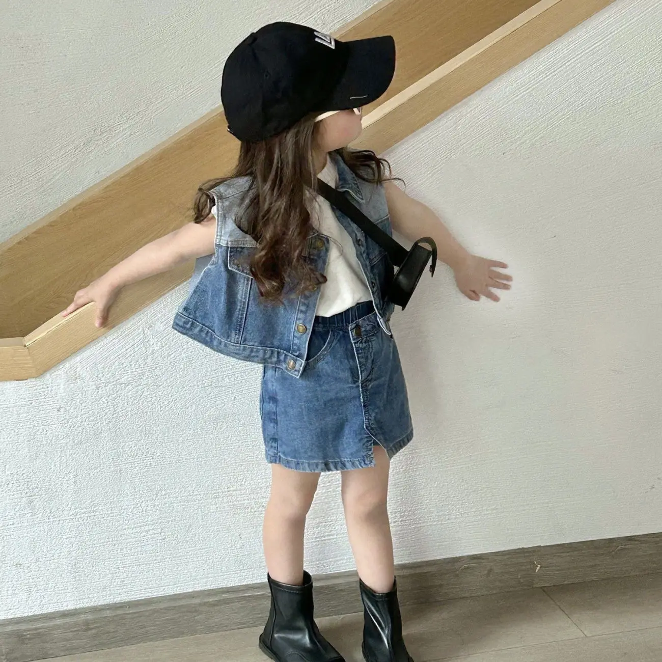 Baby and Girls' Clothing Set Spring/Summer New Style Children's Fashion Casual Cowboy Vest Shorts 2-piece Set
Baby and Girls' Clothing Set Spring/Summer New Style Children's Fashion Casual Cowboy Vest Shorts 2-piece Set