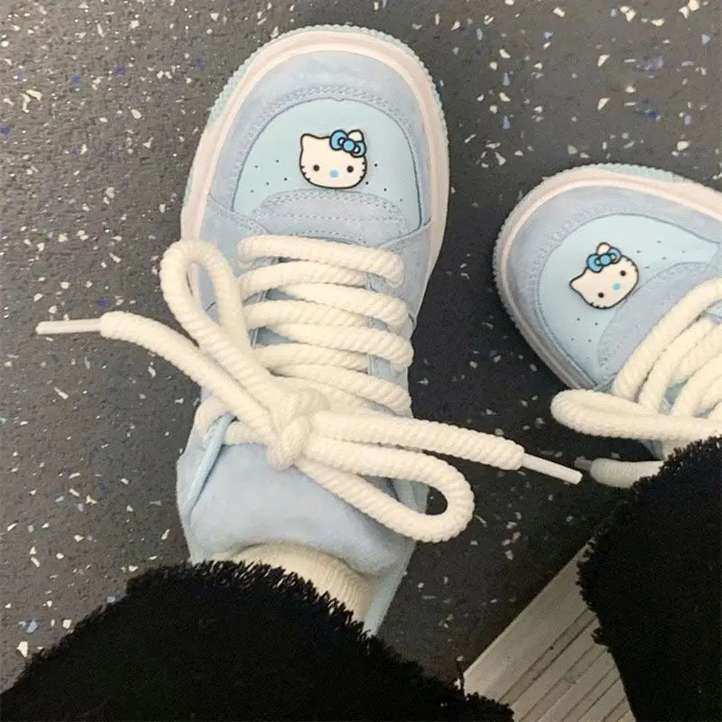 Женские кроссовки с вулканизированной подошвой Hello Kitty Sanrio, повседневная обувь на шнуровке, дышащая женская обувь с рисунком для осени, 2024
Женские кроссовки с вулканизированной подошвой Hello Kitty Sanrio, повседневная обувь на шнуровке, дышащая женская обувь с рисунком для осени, 2024