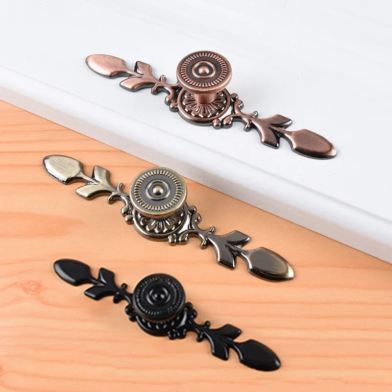 Antique Bronze Cabinet Pulls Retro Cabinet Handle Wardrobe Drawer Knobs Zinc Alloy Cupboard Furniture Hardware
Antique Bronze Cabinet Pulls Retro Cabinet Handle Wardrobe Drawer Knobs Zinc Alloy Cupboard Furniture Hardware